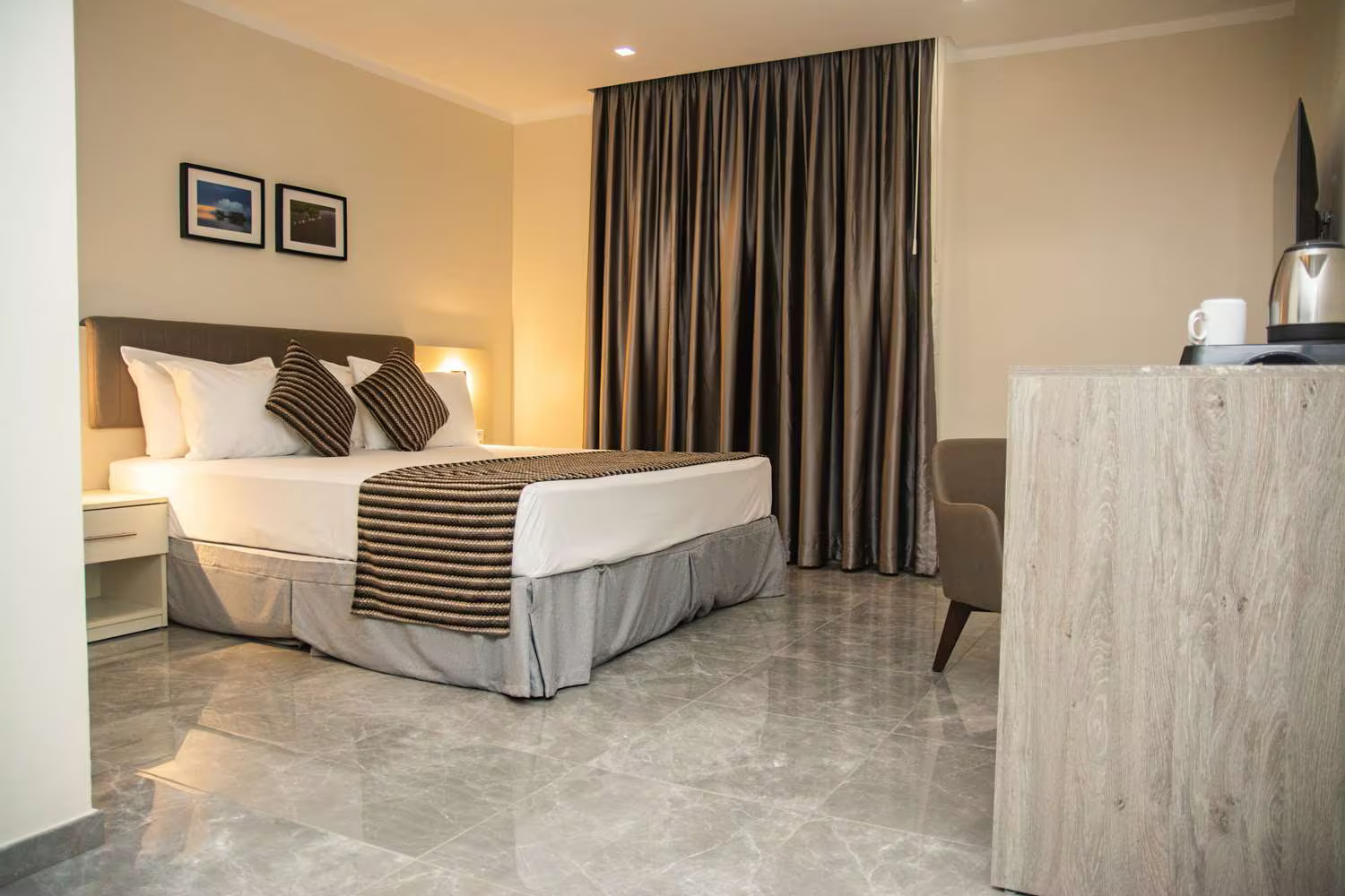 Superior Room | 1 King Bed